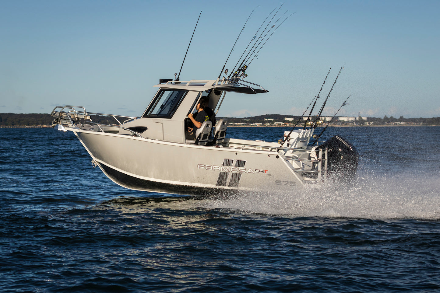 Formosa SRT 675 Enclosed Centre Cabin