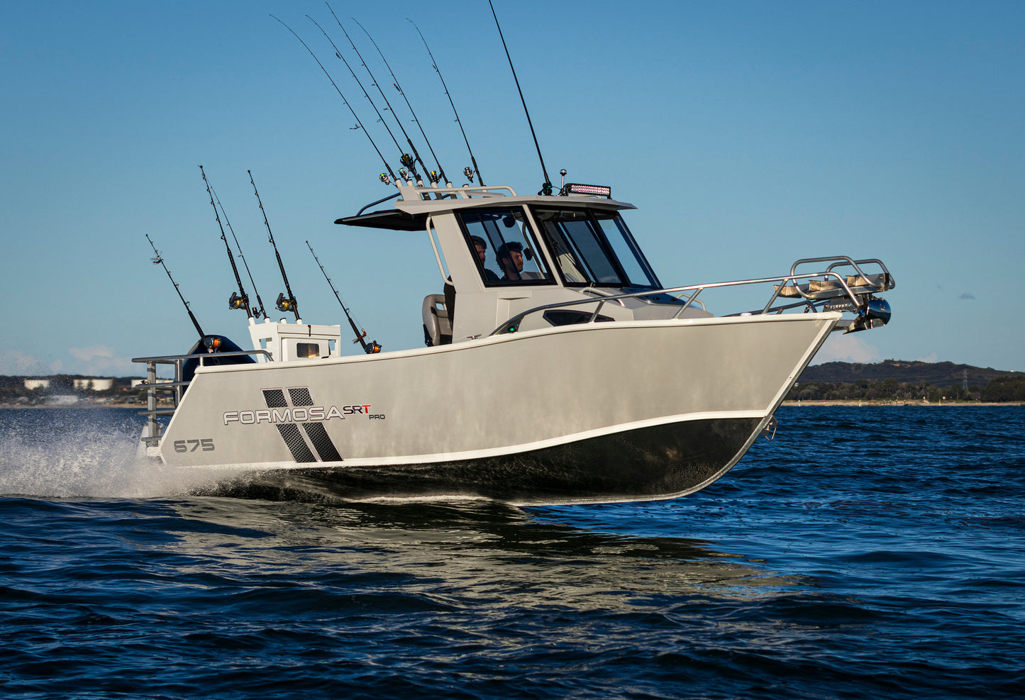 Formosa SRT 675 Enclosed Centre Cabin