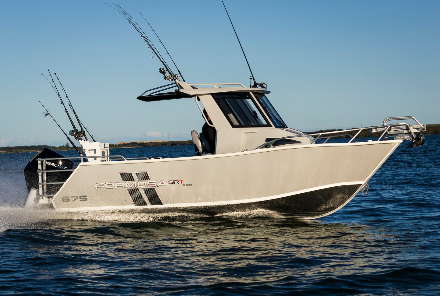 Formosa SRT 675 Enclosed Centre Cabin
