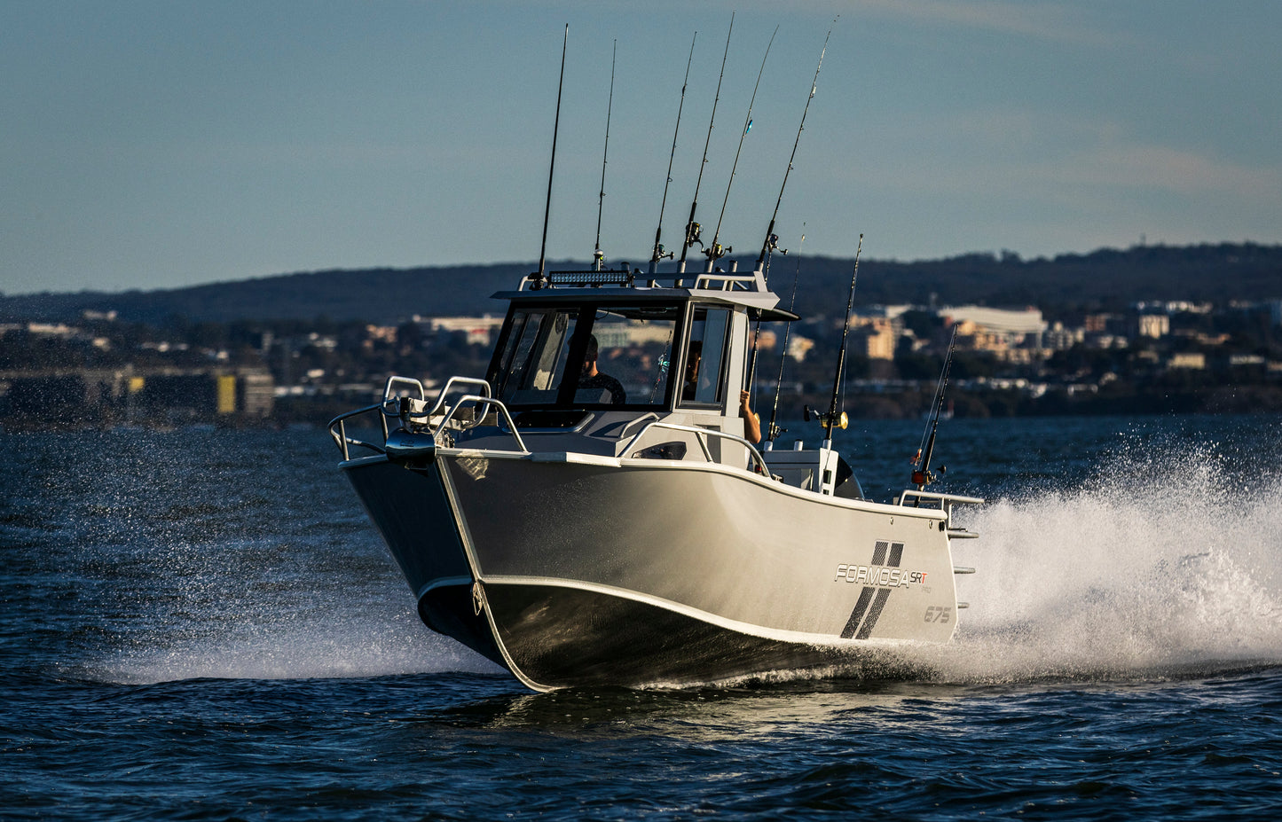 Formosa SRT 675 Enclosed Centre Cabin