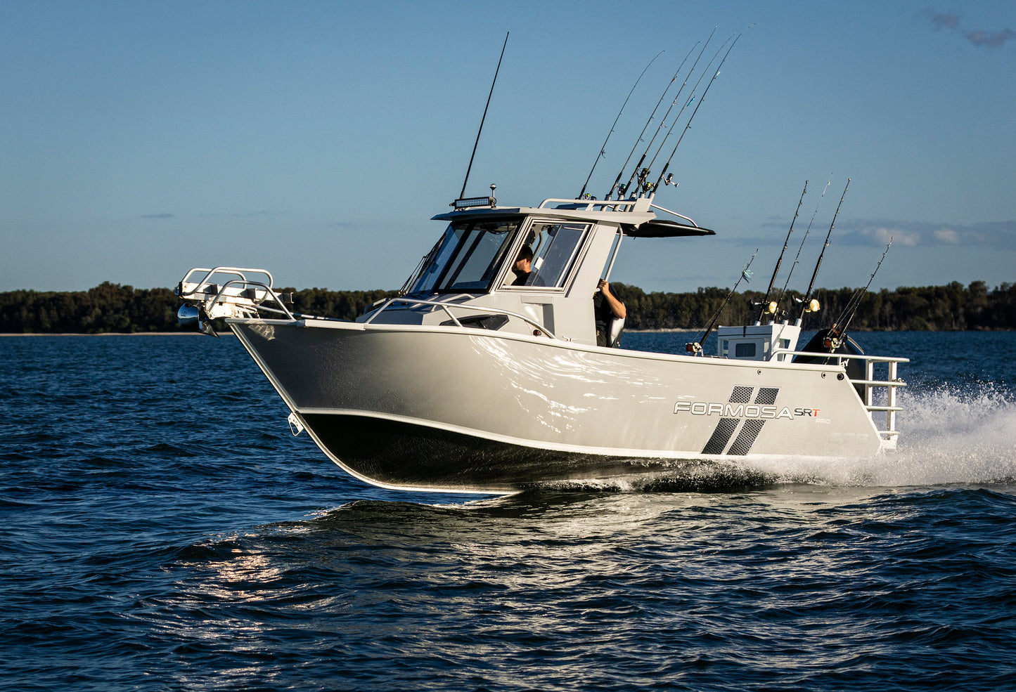 Formosa SRT 675 Enclosed Centre Cabin