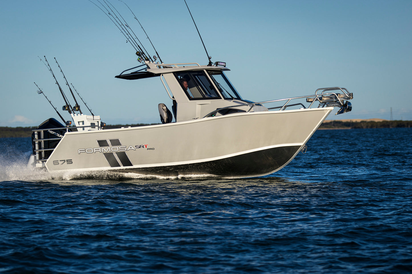 Formosa SRT 675 Enclosed Centre Cabin