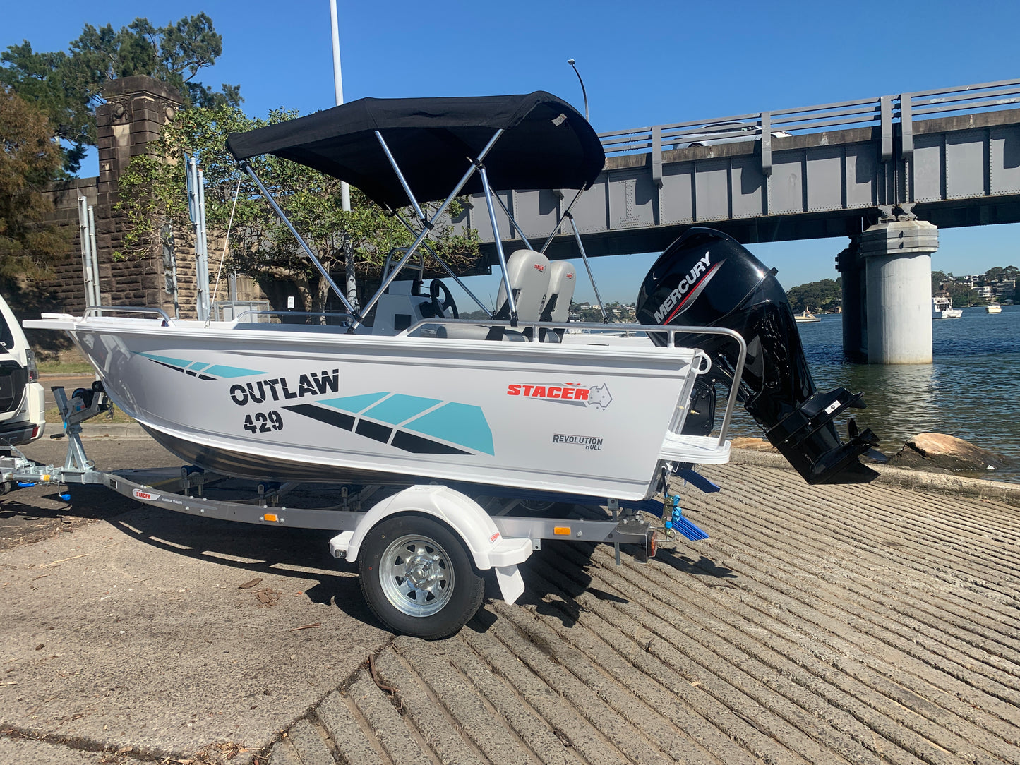 Stacer 429 Outlaw Side Console