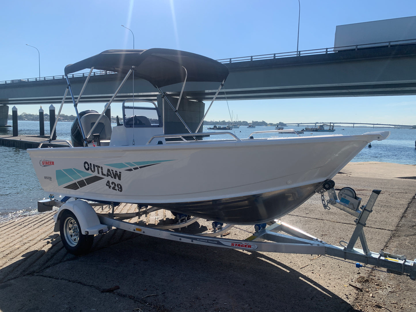Stacer 429 Outlaw Side Console