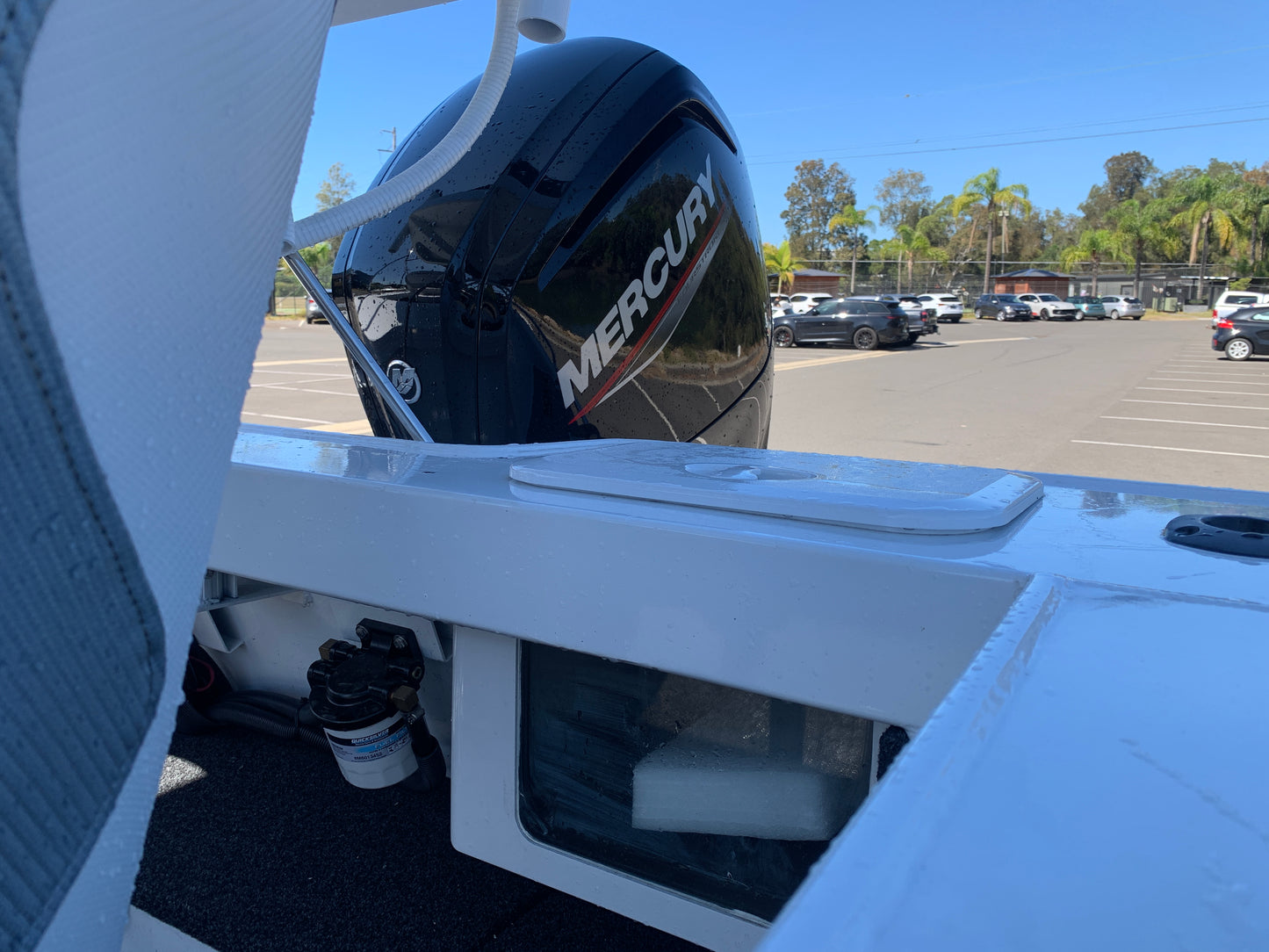 Stacer 481 Crossfire SE Side console