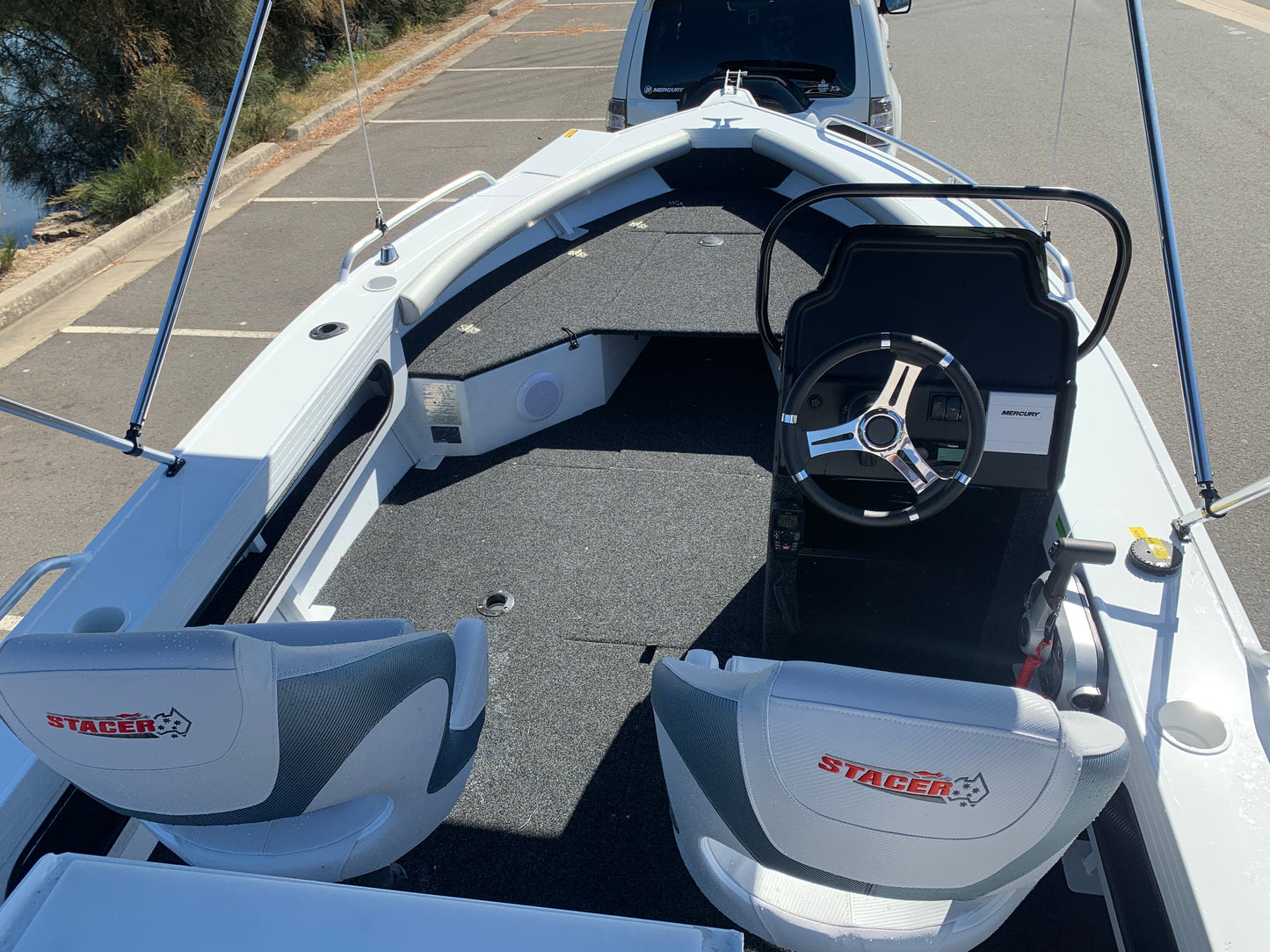 Stacer 481 Crossfire SE Side console