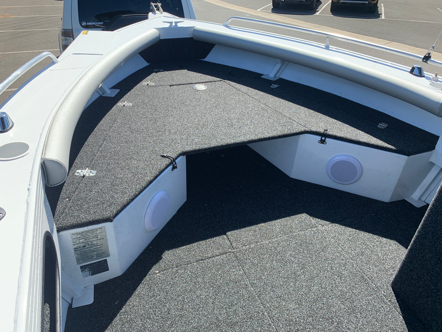 Stacer 481 Crossfire SE Side console