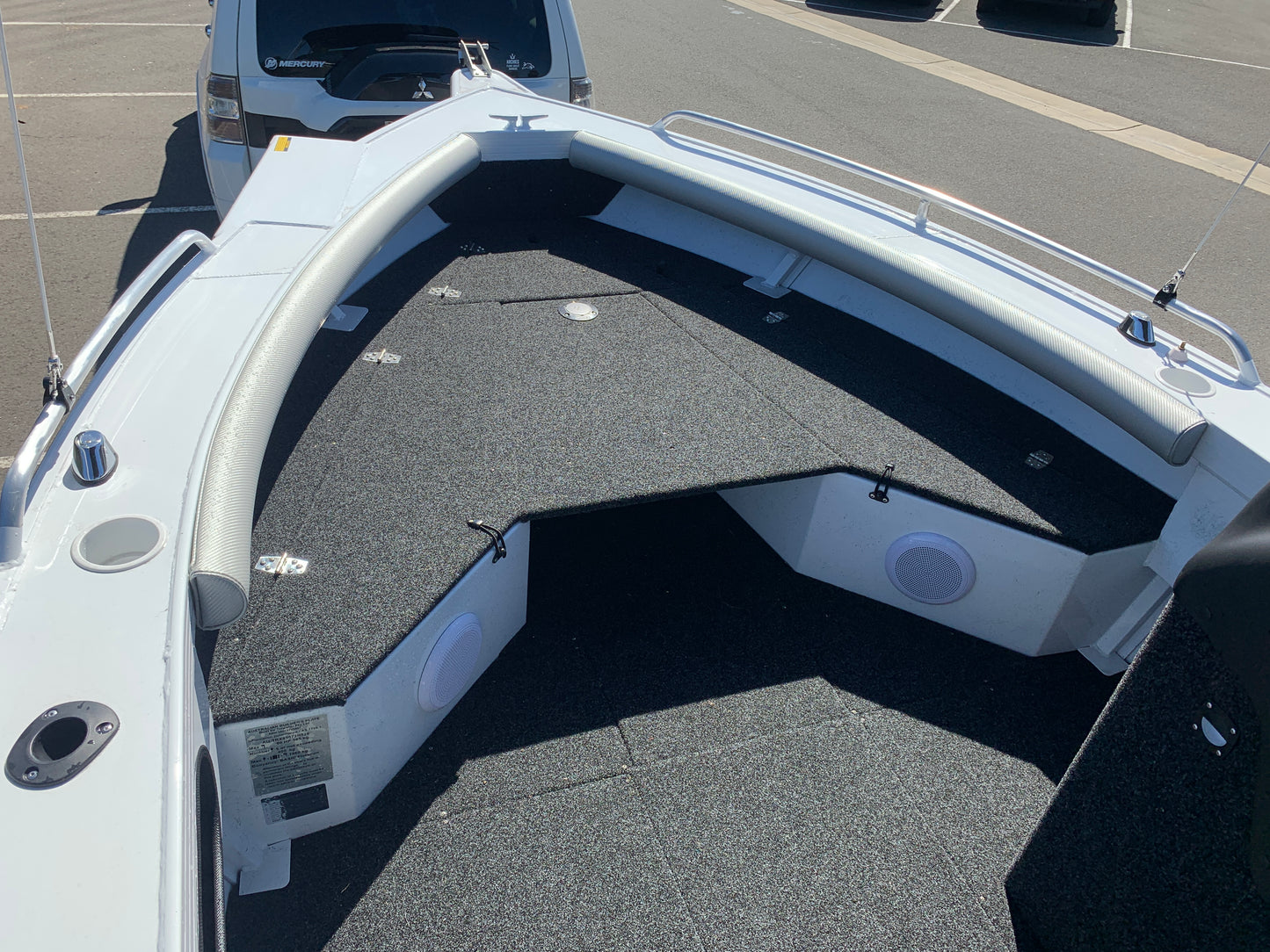 Stacer 481 Crossfire SE Side console