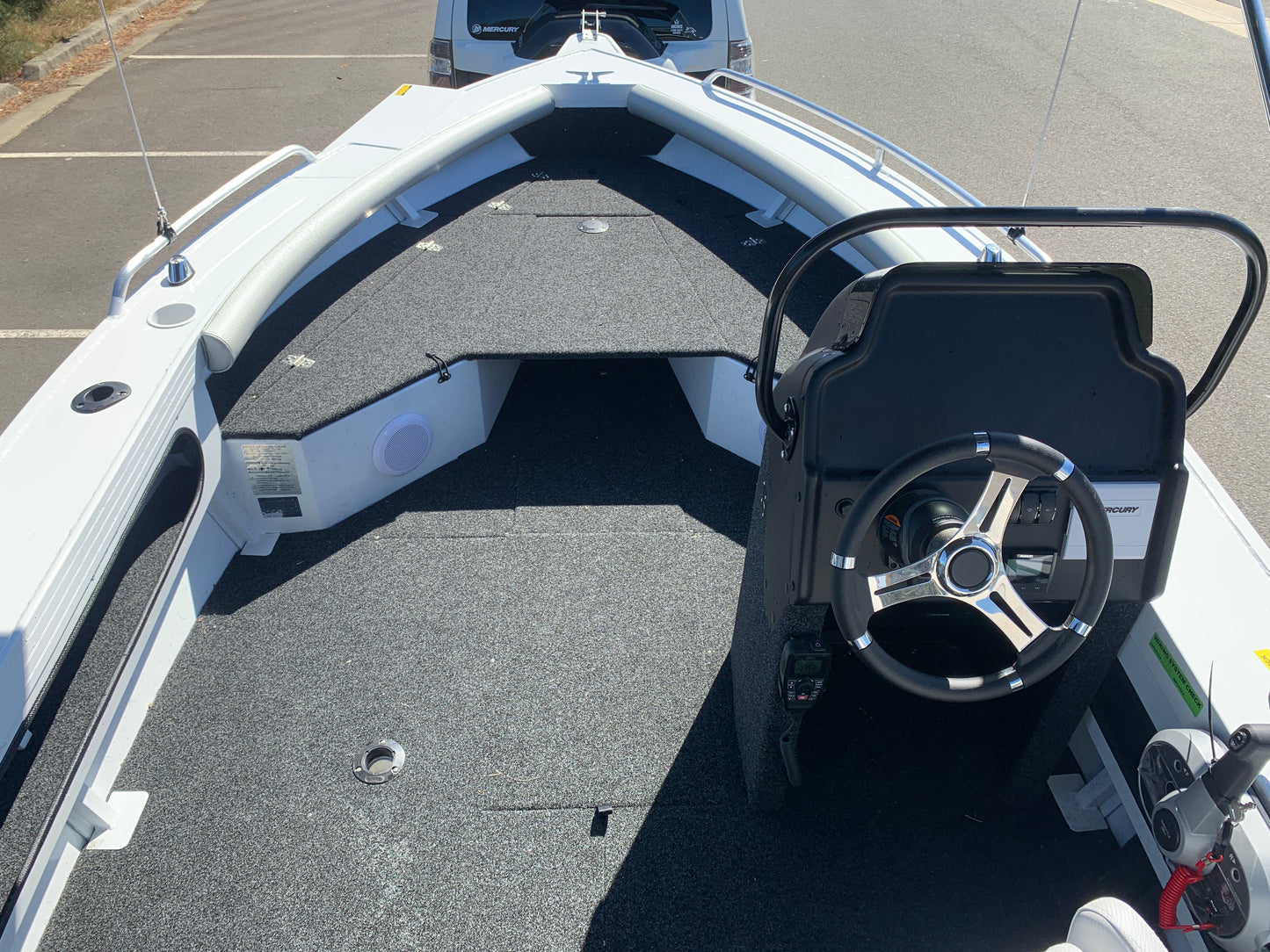 Stacer 481 Crossfire SE Side console