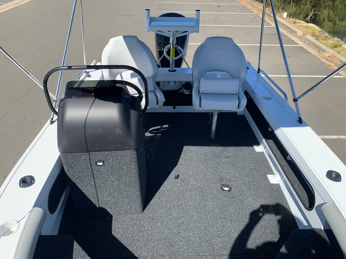 Stacer 481 Crossfire SE Side console