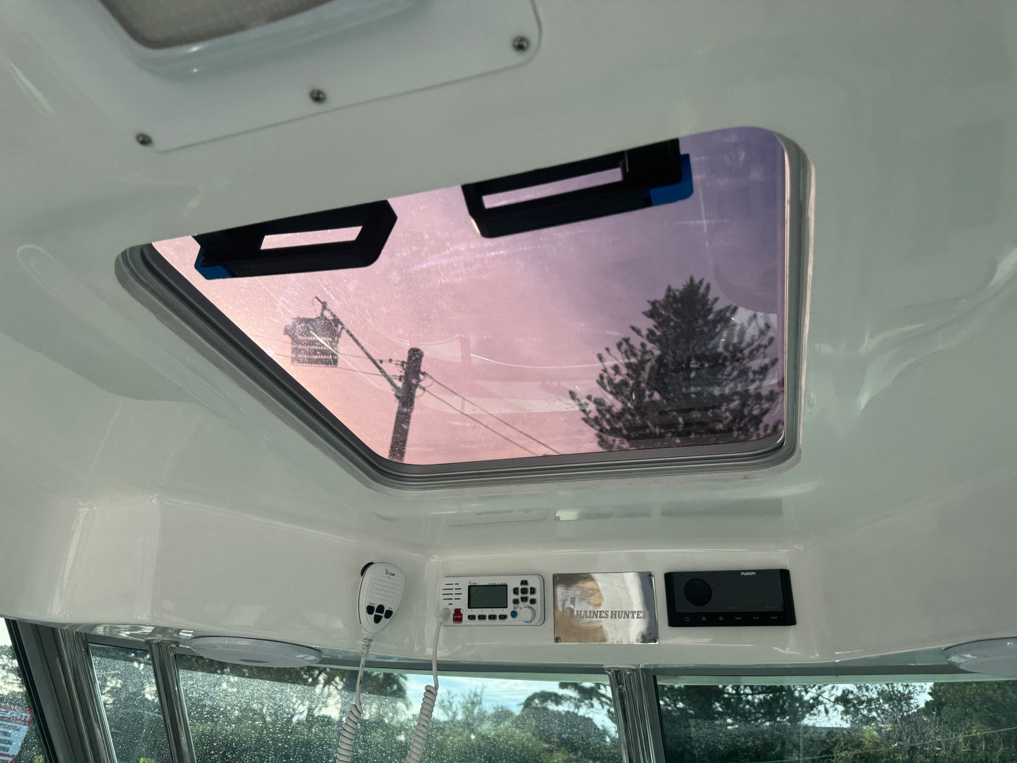 Haines Hunter 675 Enclosed