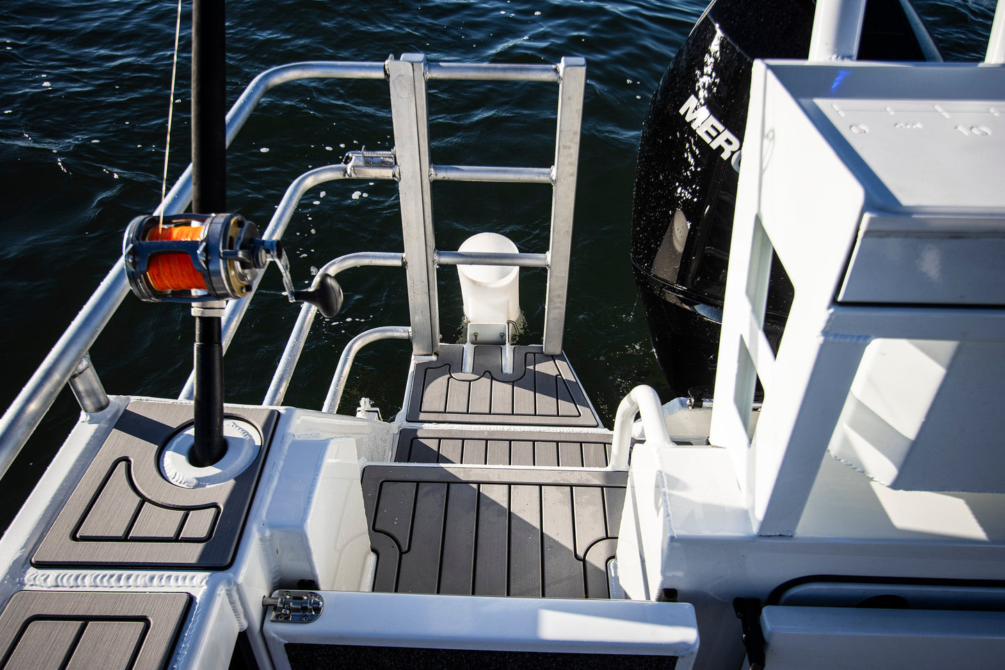 Formosa SRT 675 Enclosed Centre Cabin