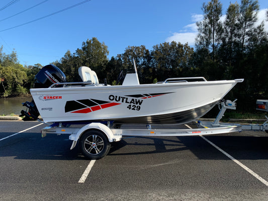 Stacer 429 Outlaw Side console