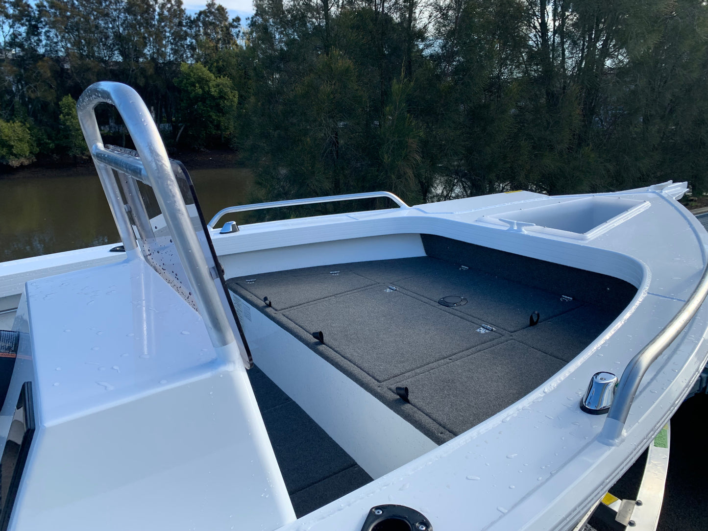 Stacer 429 Outlaw Side console