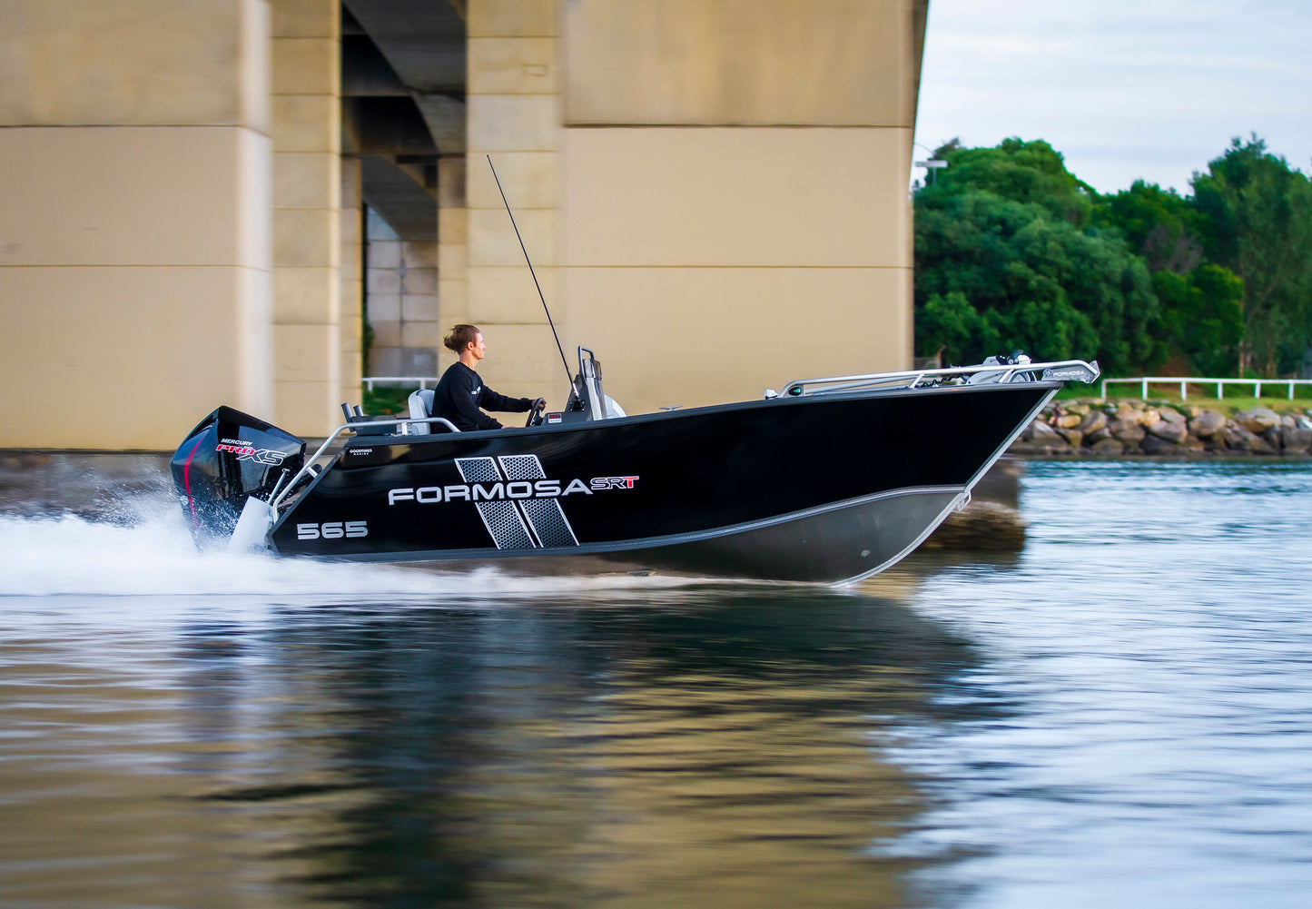 Formosa 565 Side Console