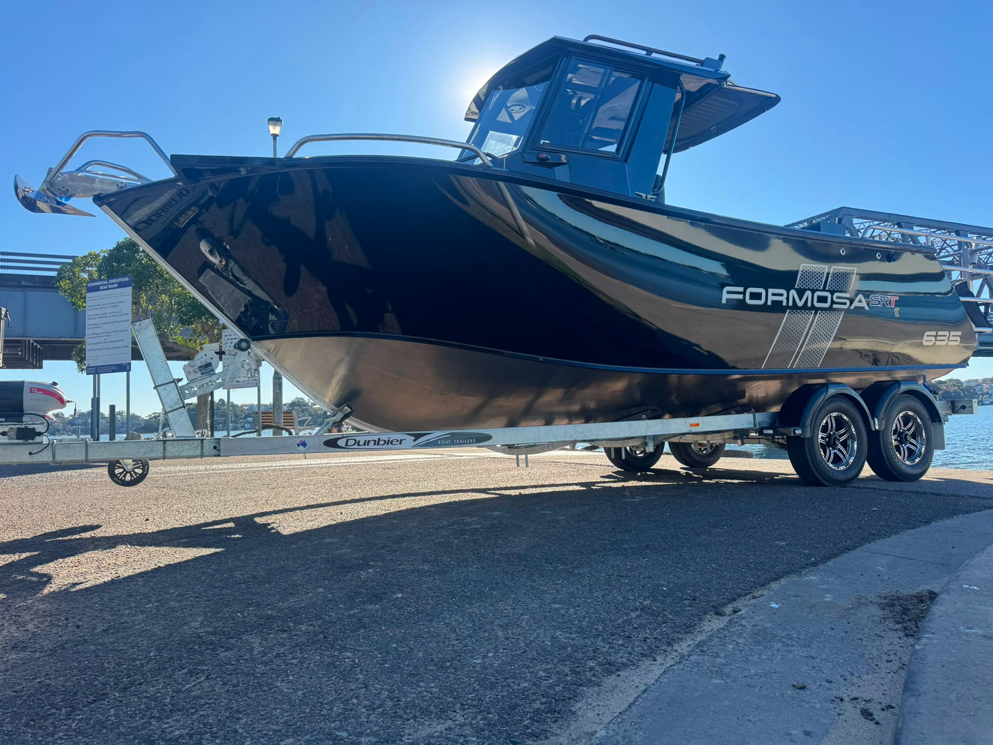 Formosa SRT 635 Enclosed Centre cabin Hard top