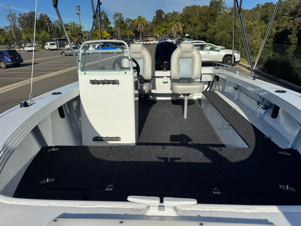 Stacer 489 Outlaw Side console