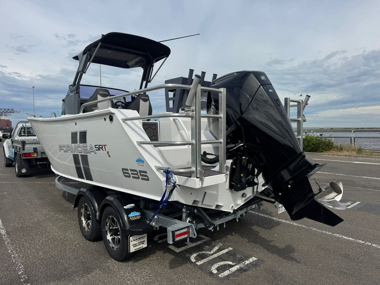 Formosa SRT 635 Centre cabin - PRO DECK