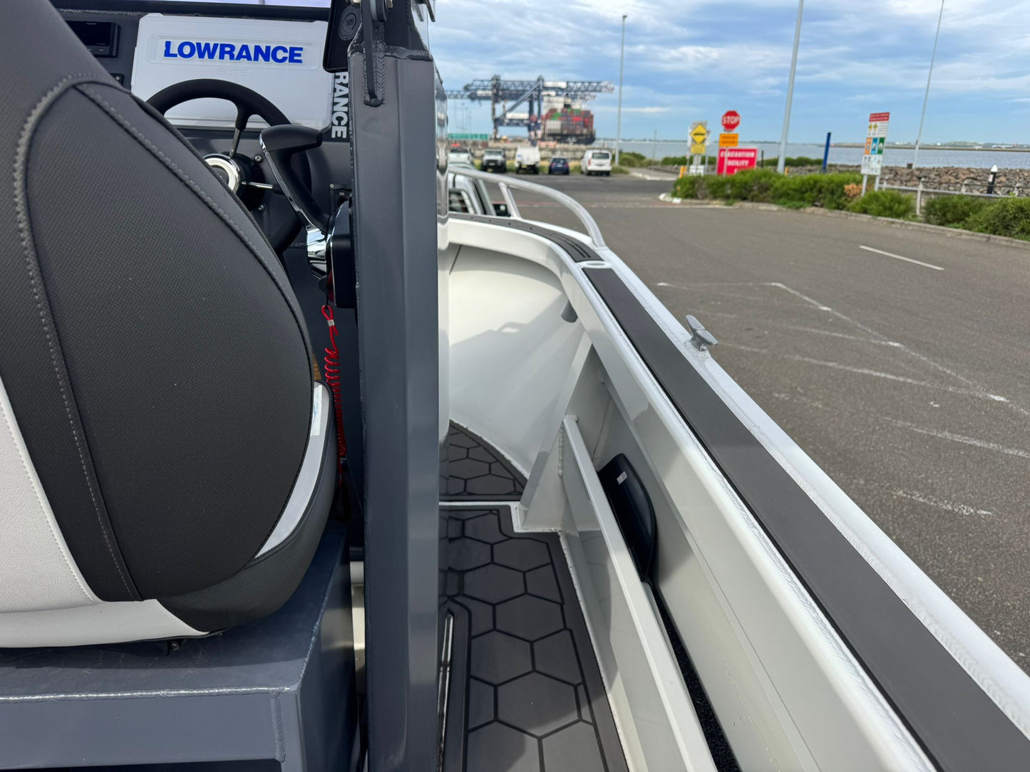 Formosa SRT 635 Centre cabin - PRO DECK