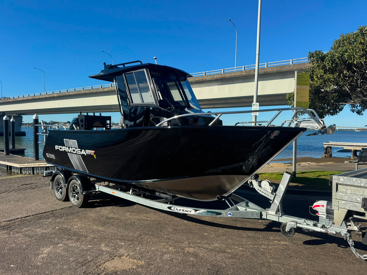 Formosa SRT 635 Enclosed Centre cabin Hard top