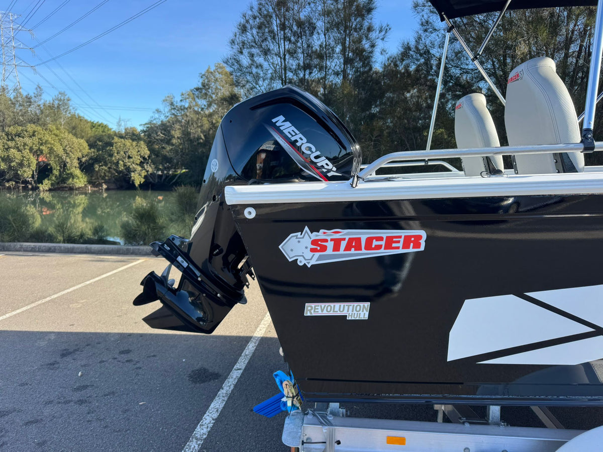 Stacer 489 Outlaw Side console