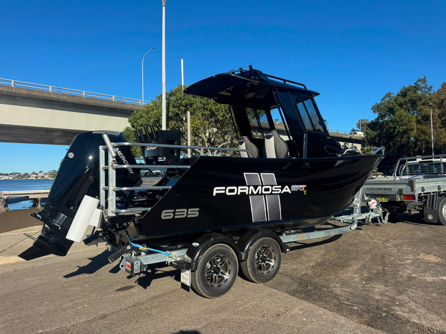 Formosa SRT 635 Enclosed Centre cabin Hard top