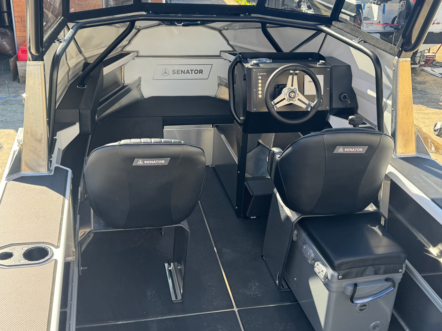 Senator 550 Hard top