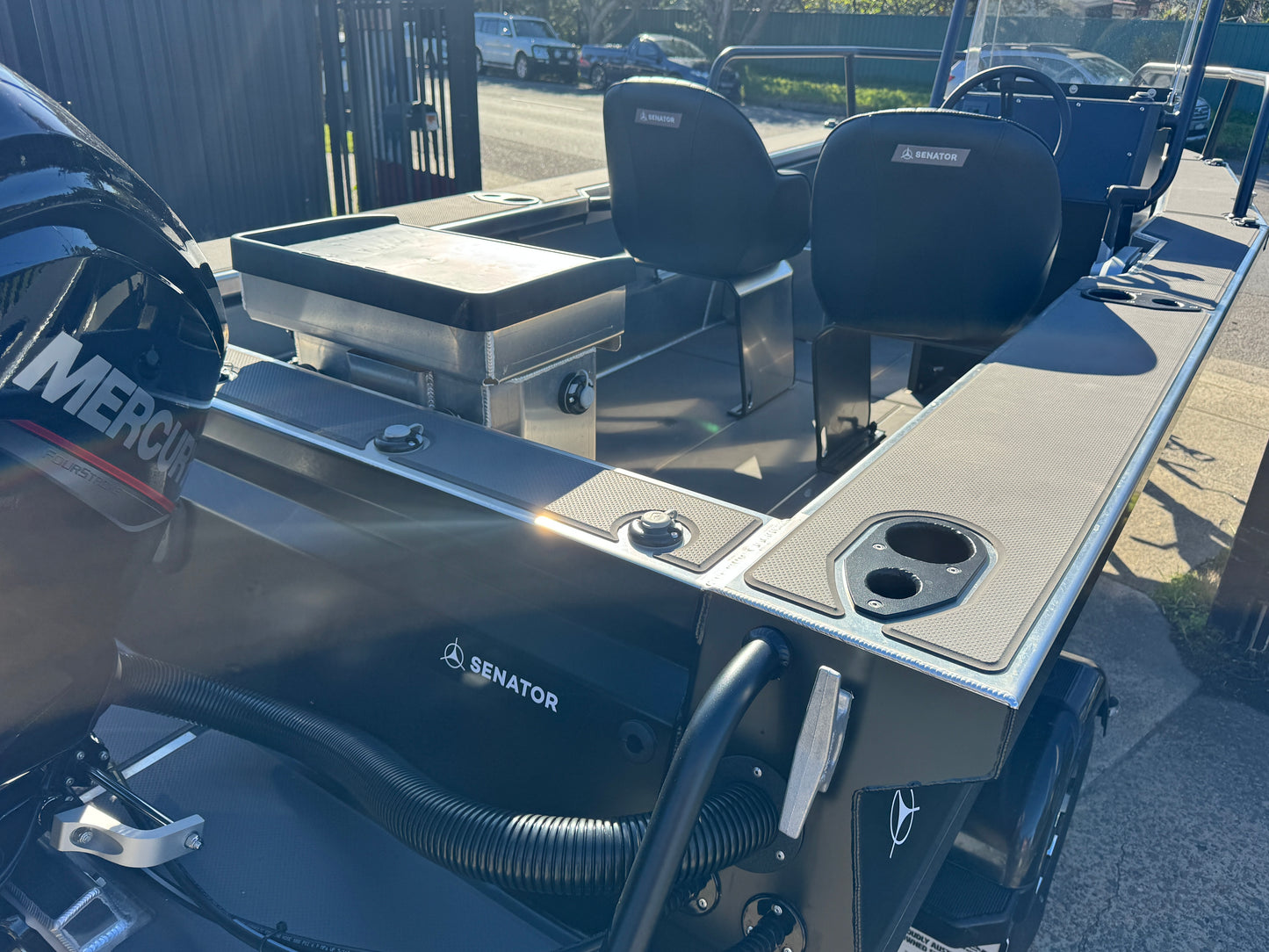 Senator 500 Side console