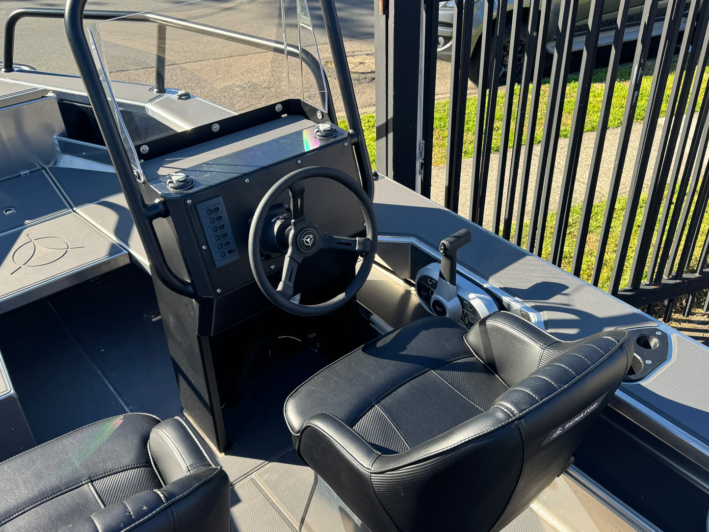 Senator 500 Side console