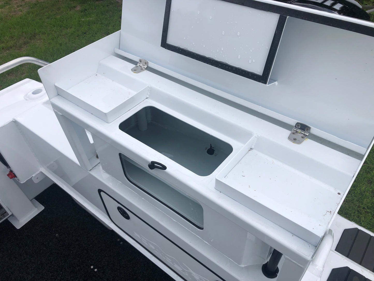 Formosa 525 SRT Centre console