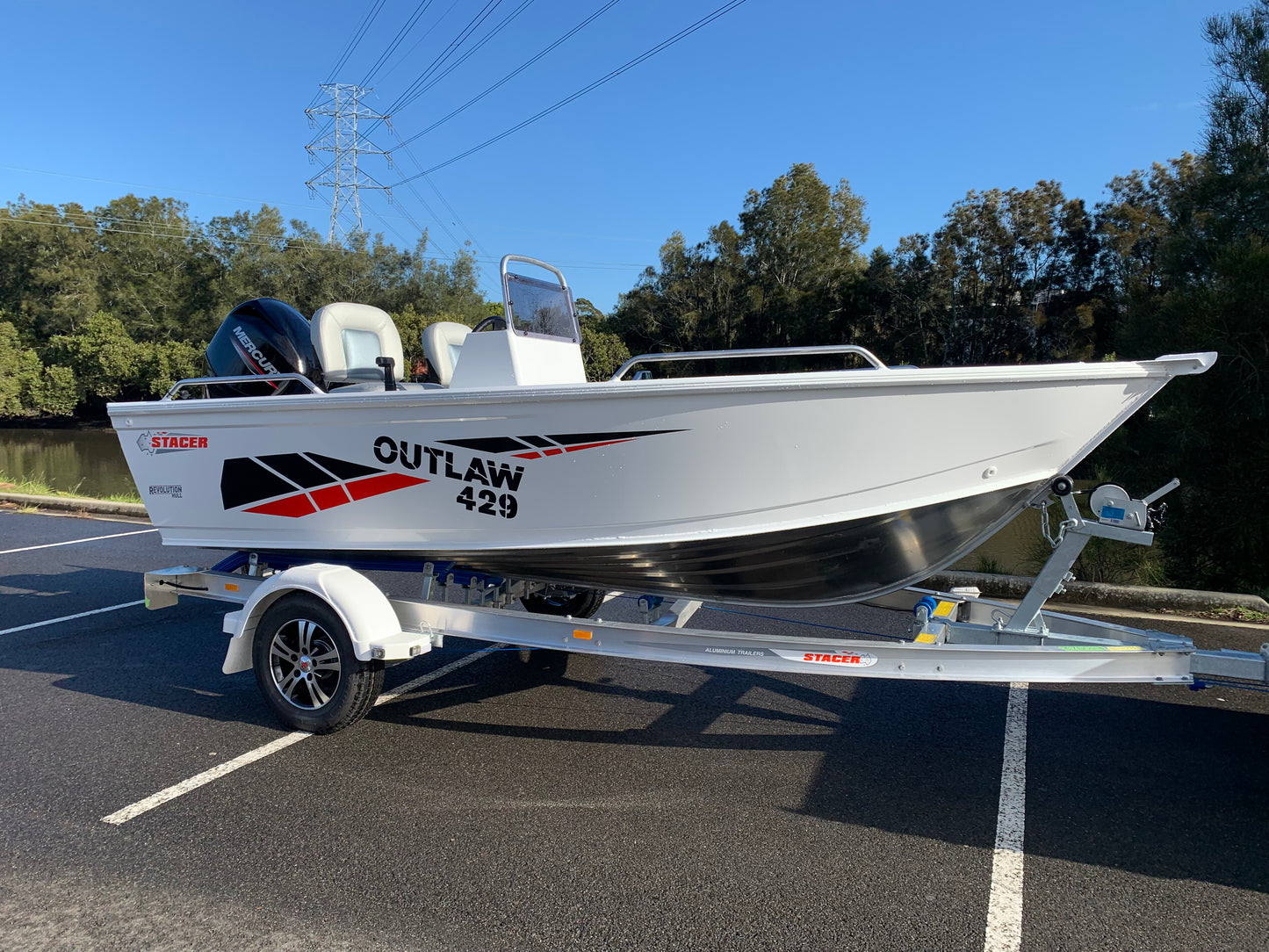 Stacer 429 Outlaw Side console