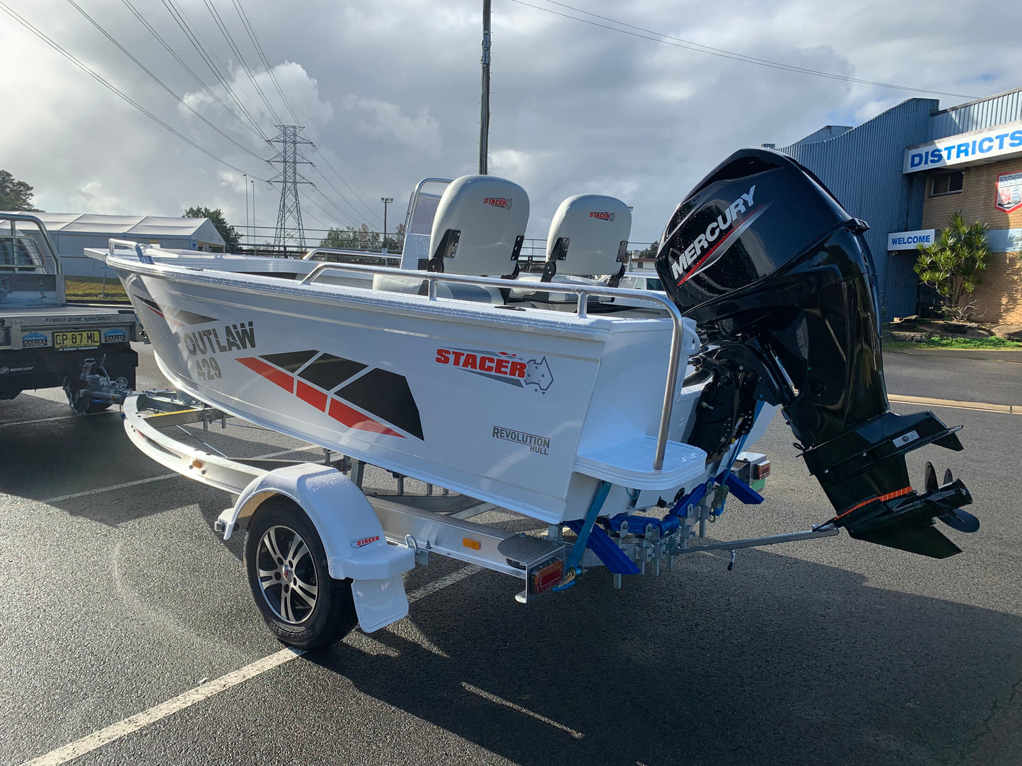 Stacer 429 Outlaw Side console