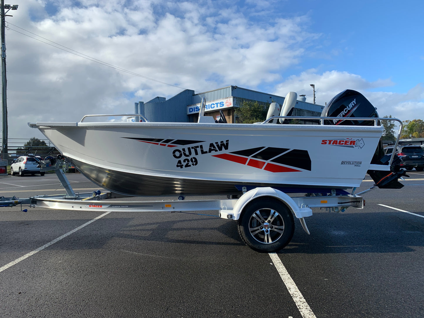 Stacer 429 Outlaw Side console