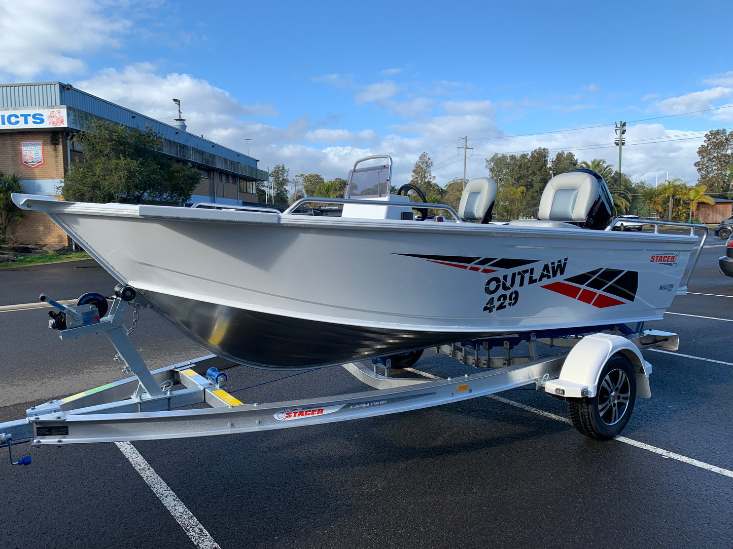 Stacer 429 Outlaw Side console