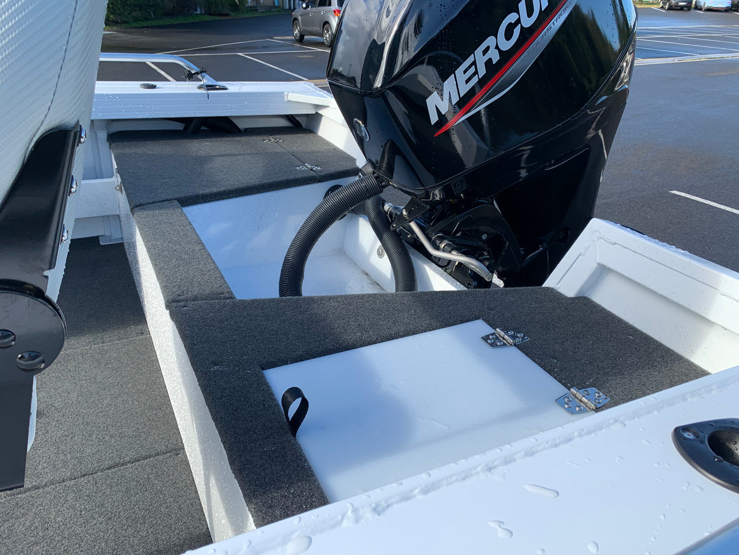 Stacer 429 Outlaw Side console