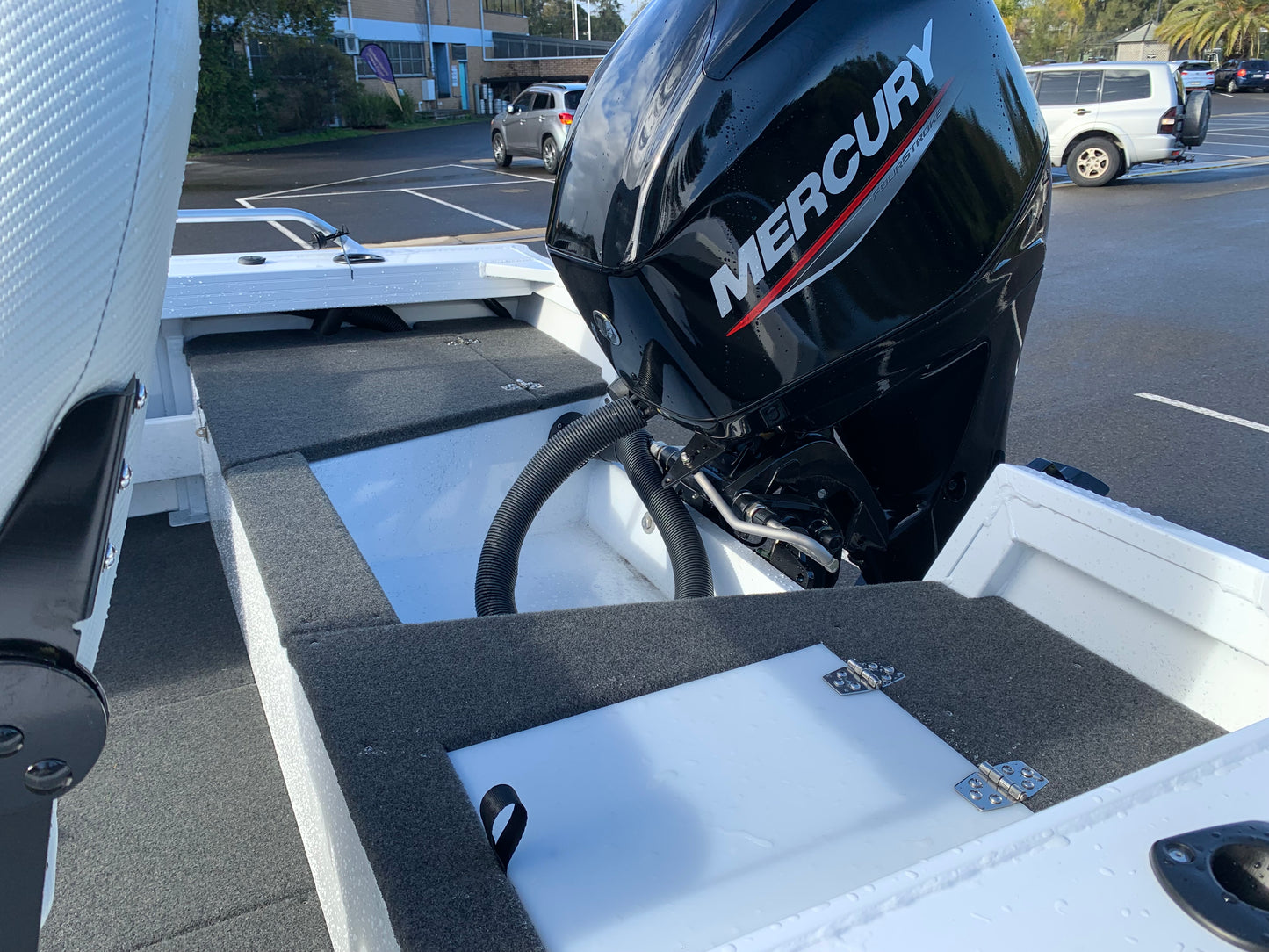 Stacer 429 Outlaw Side console