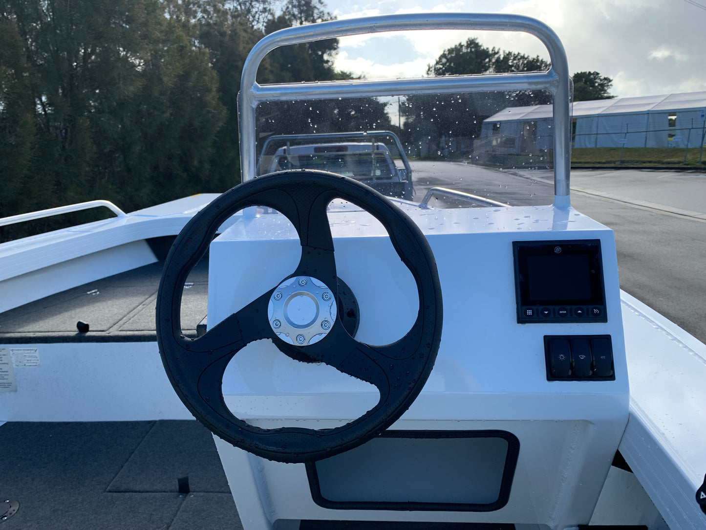 Stacer 429 Outlaw Side console