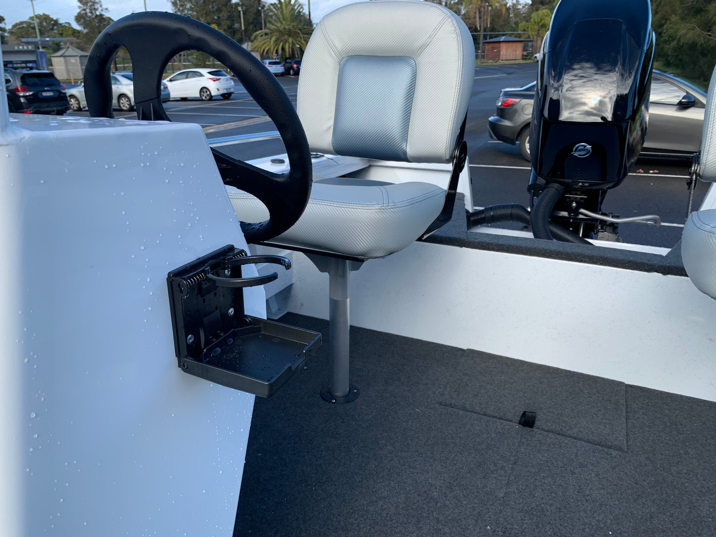 Stacer 429 Outlaw Side console