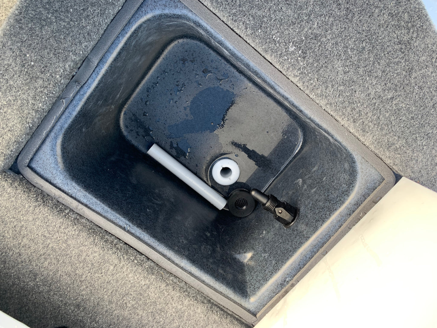 Stacer 429 Outlaw Side console