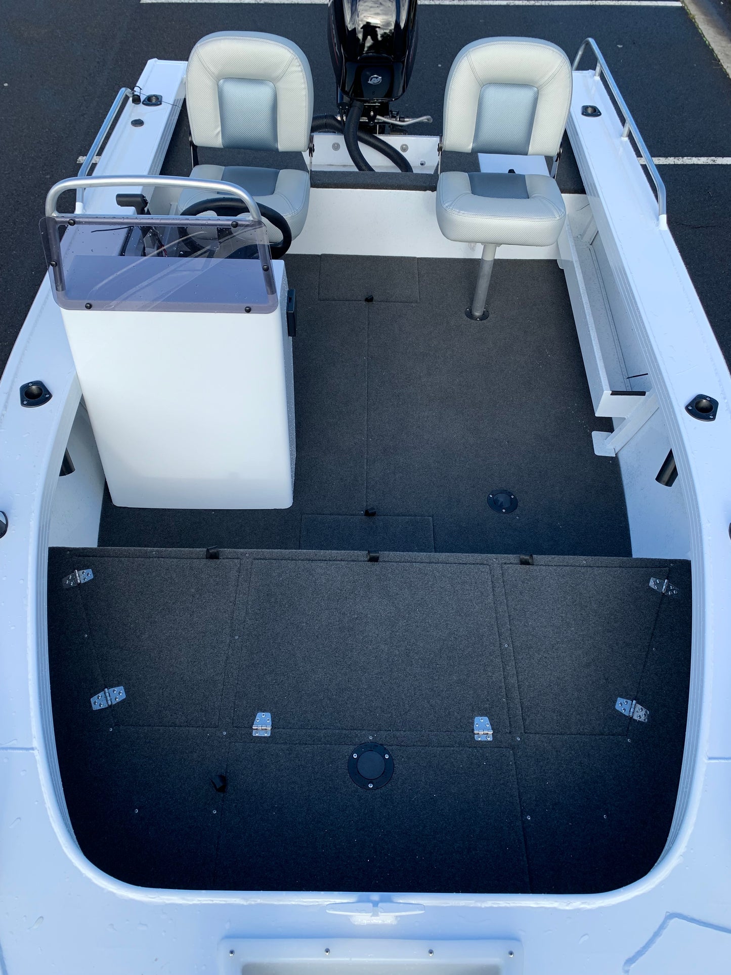Stacer 429 Outlaw Side console