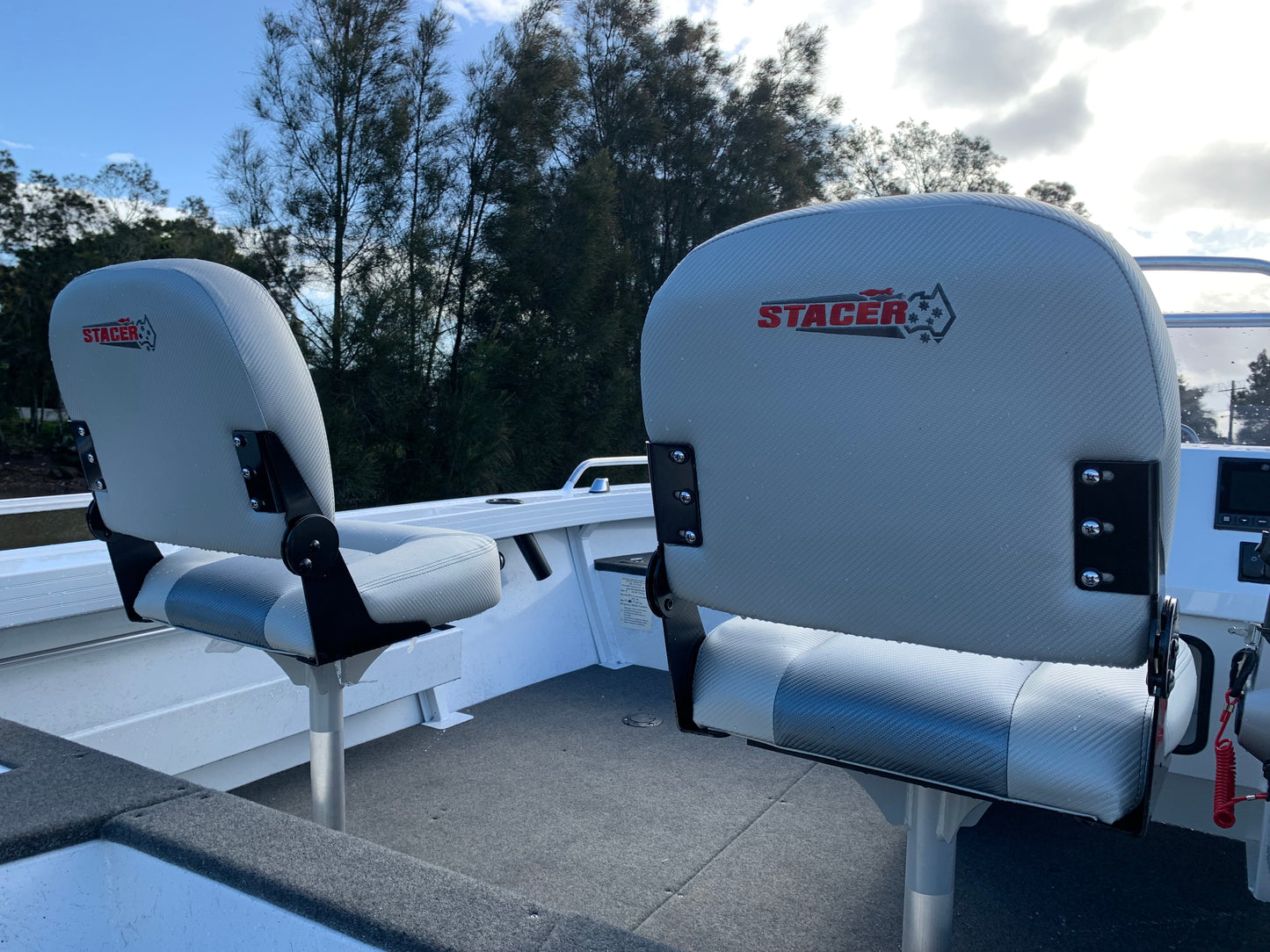 Stacer 429 Outlaw Side console