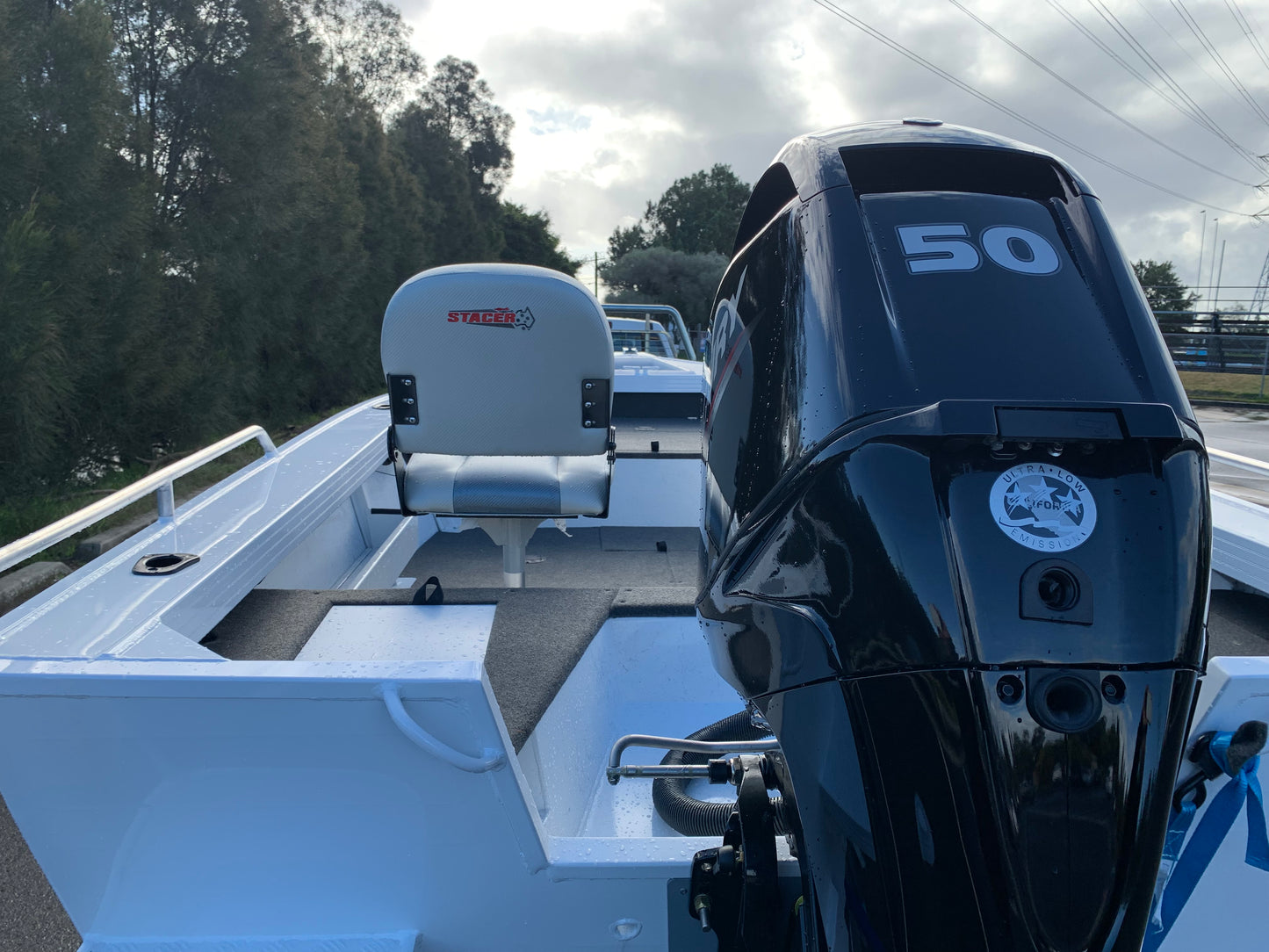 Stacer 429 Outlaw Side console