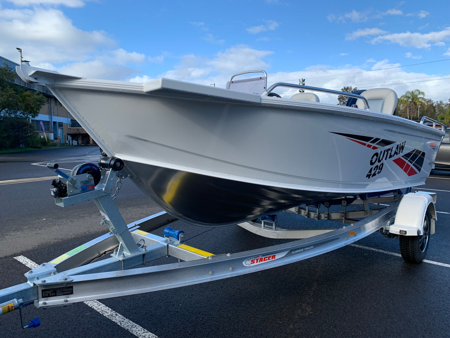 Stacer 429 Outlaw Side console