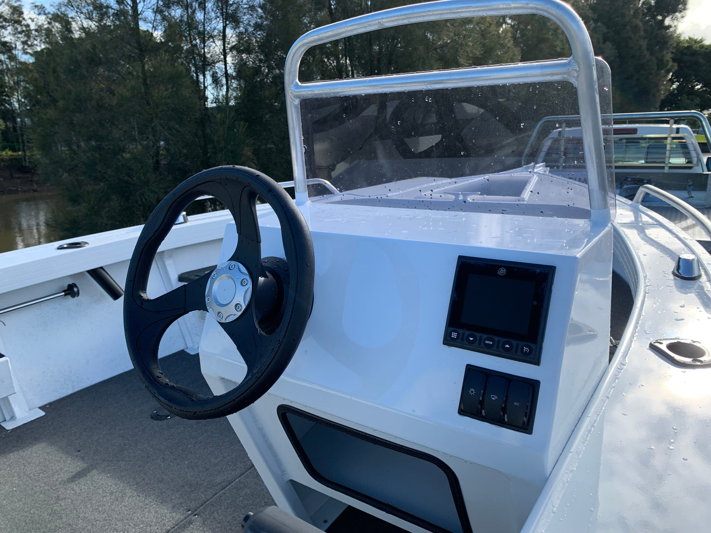 Stacer 429 Outlaw Side console