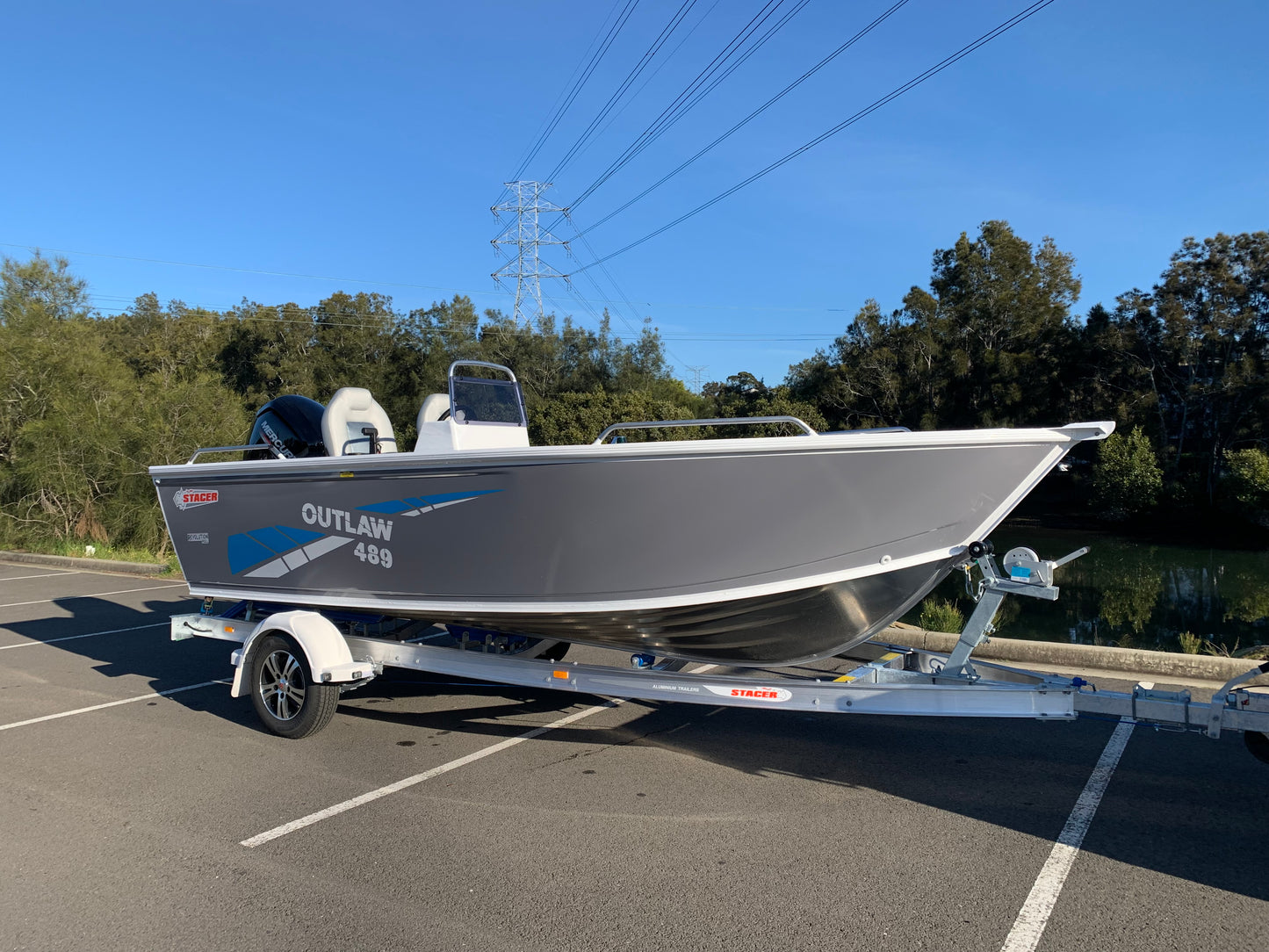 Stacer 489 Outlaw Side console