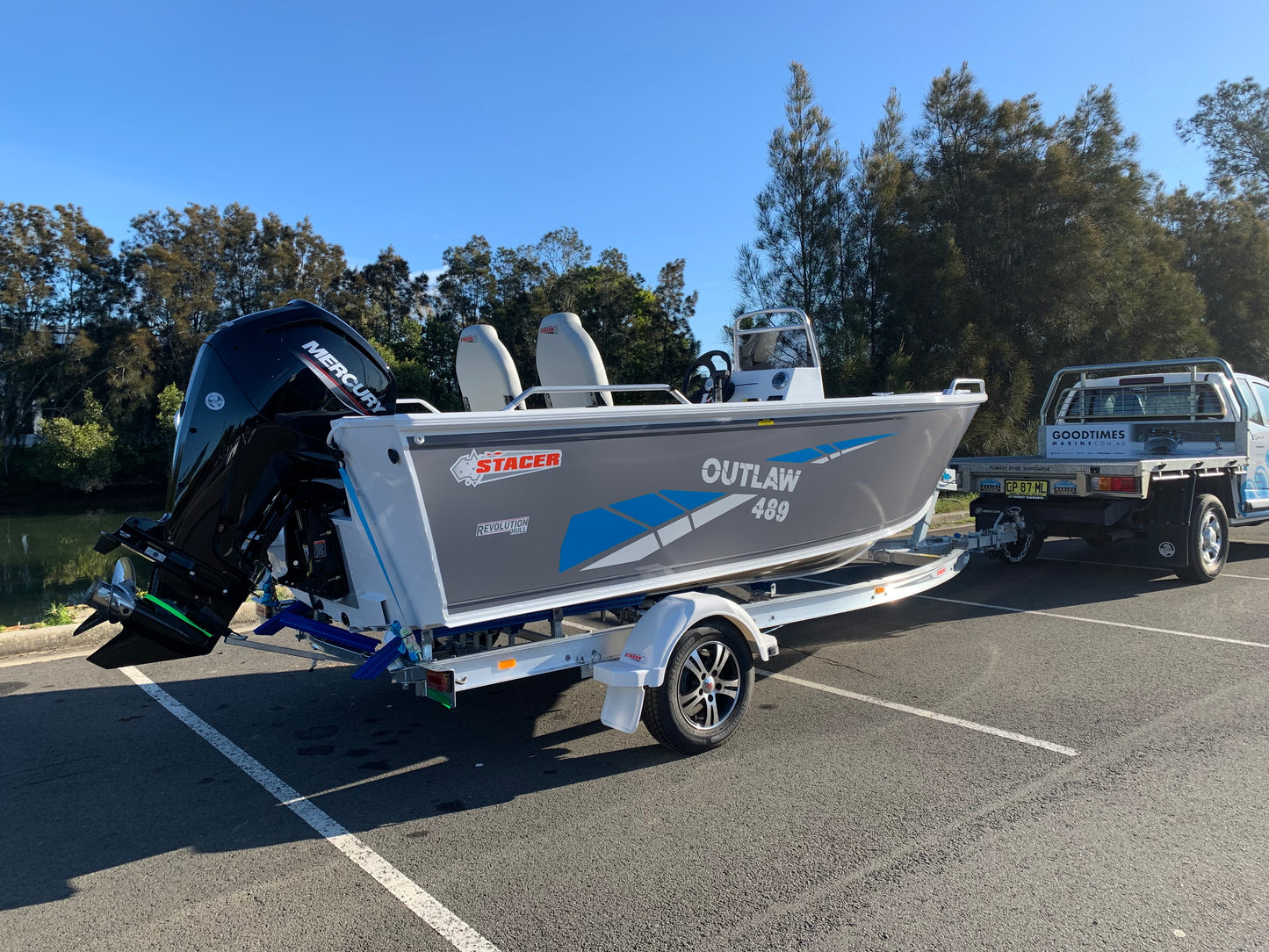 Stacer 489 Outlaw Side console