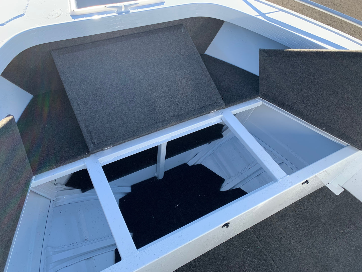Stacer 489 Outlaw Side console