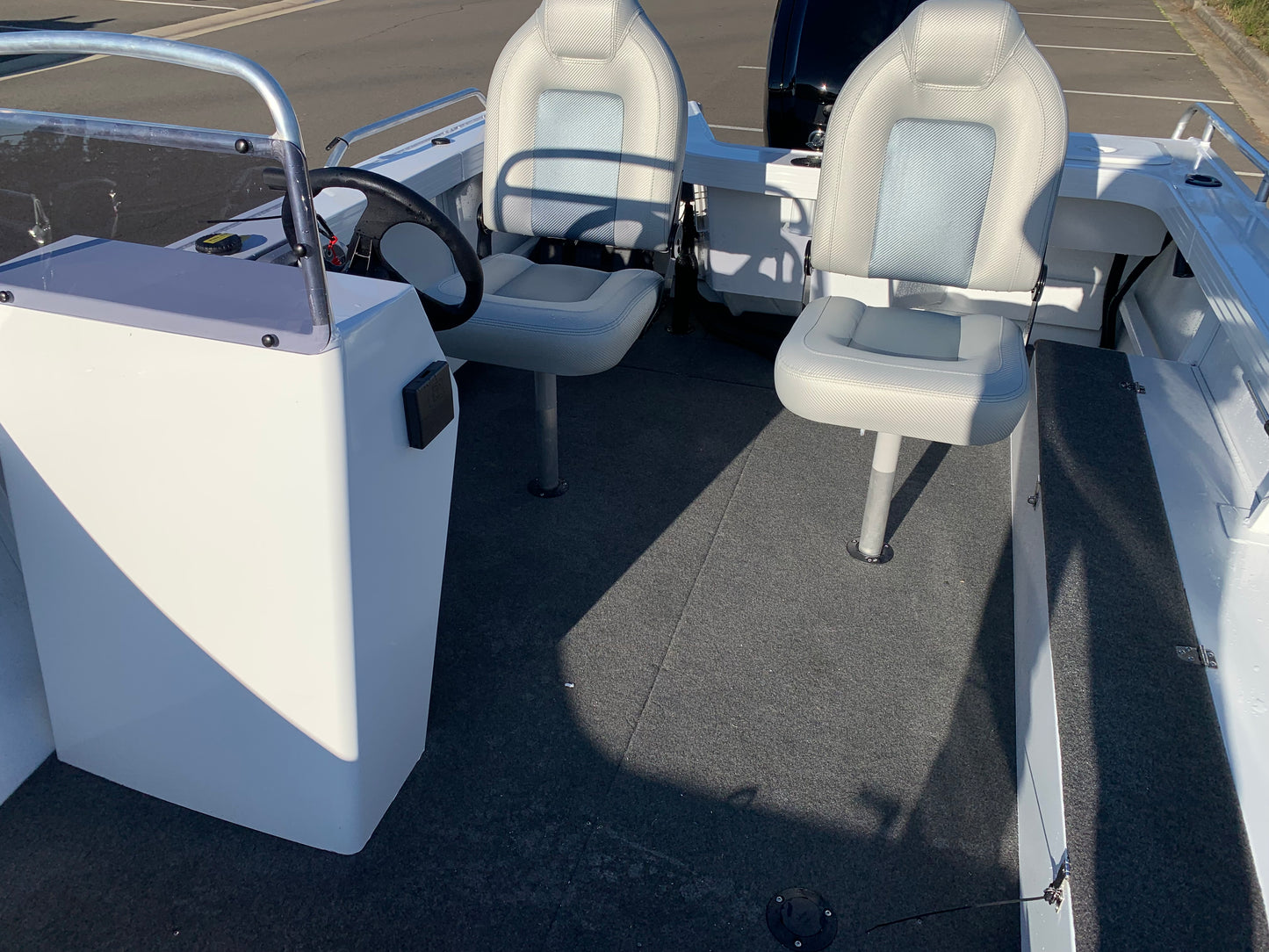 Stacer 489 Outlaw Side console