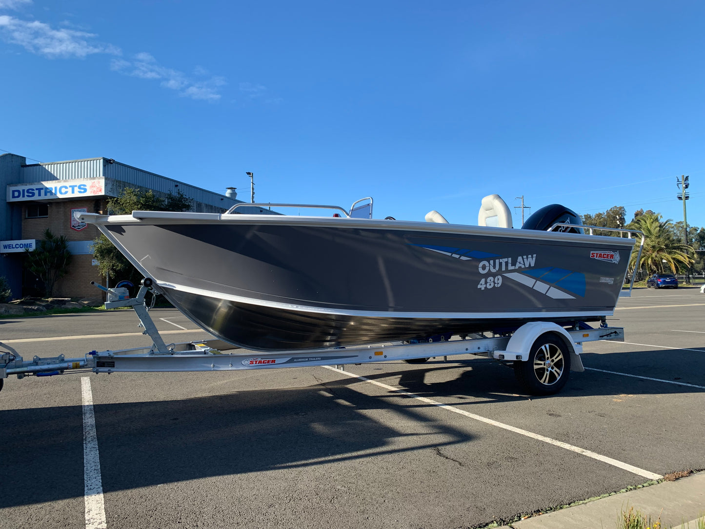 Stacer 489 Outlaw Side console