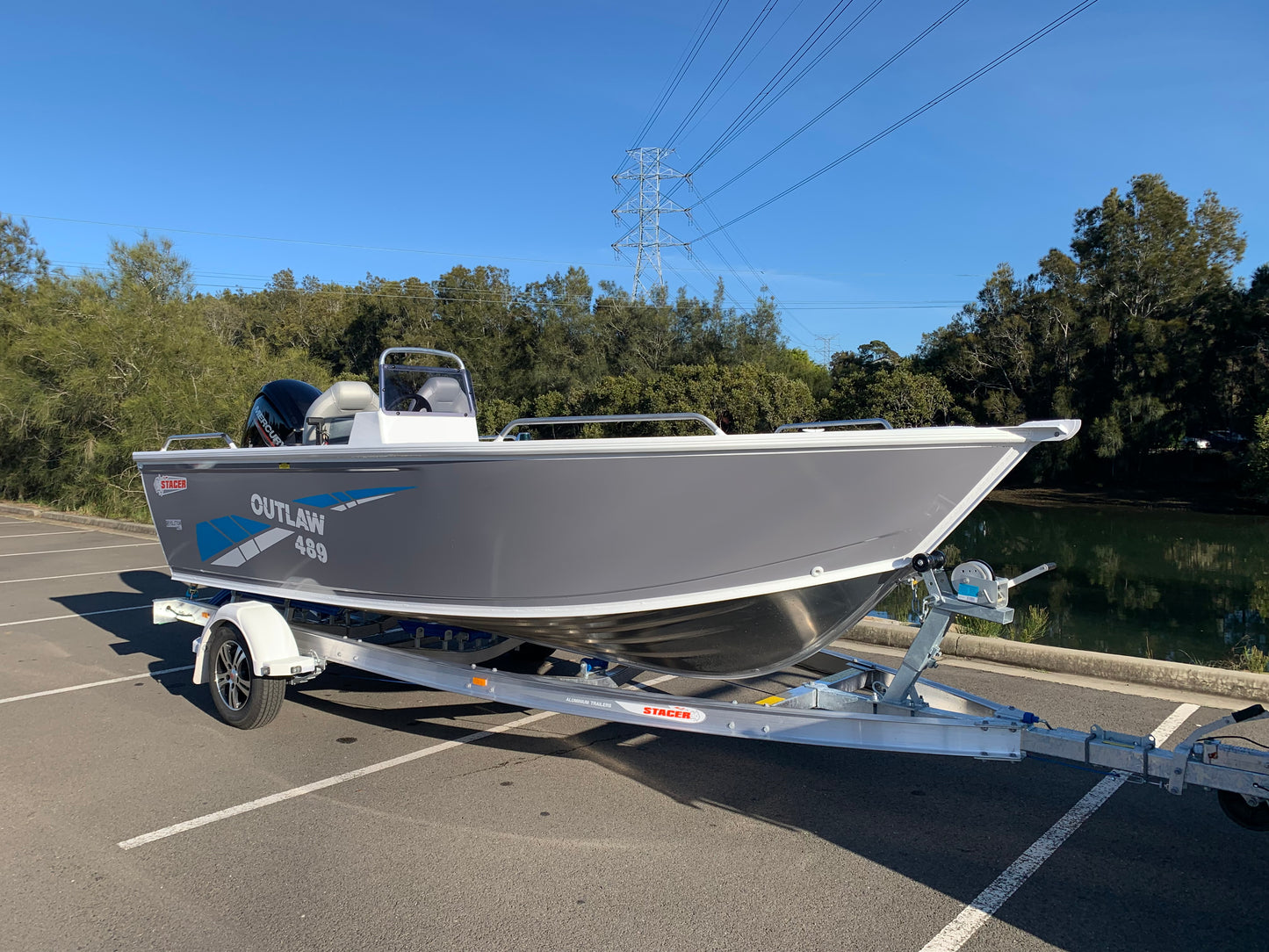 Stacer 489 Outlaw Side console